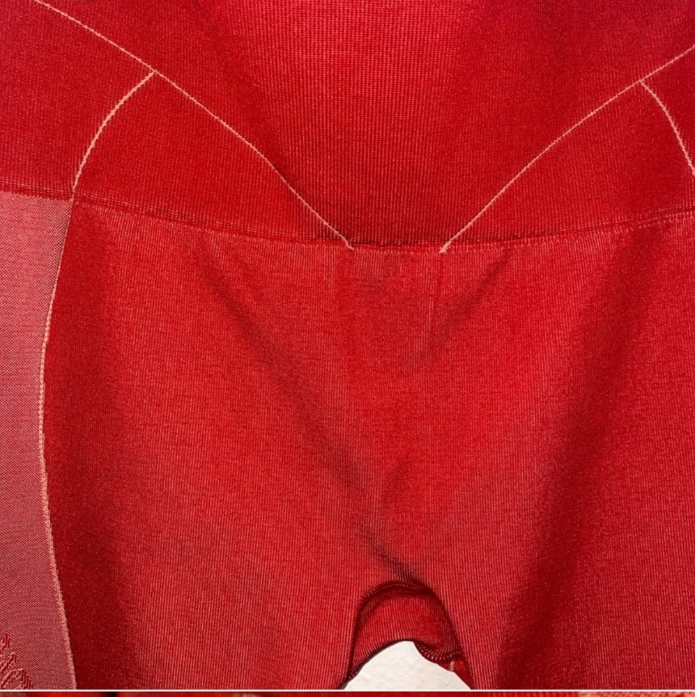 NWOT. GYMSHARK RED SEAMLESS LEGGINGS. S - Picture 2 of 6